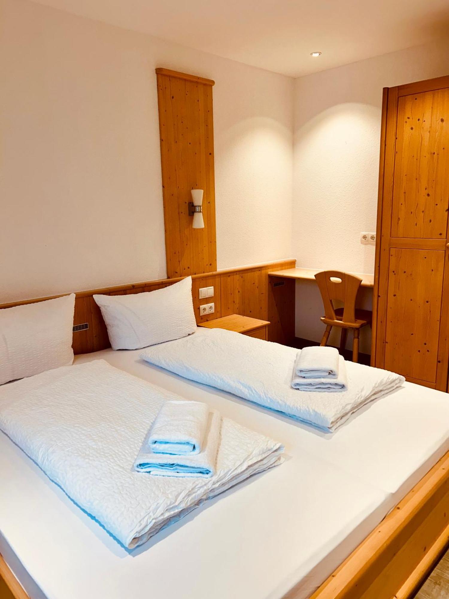 Gaestehaus Spoth Hotel รูสท์ ภายนอก รูปภาพ