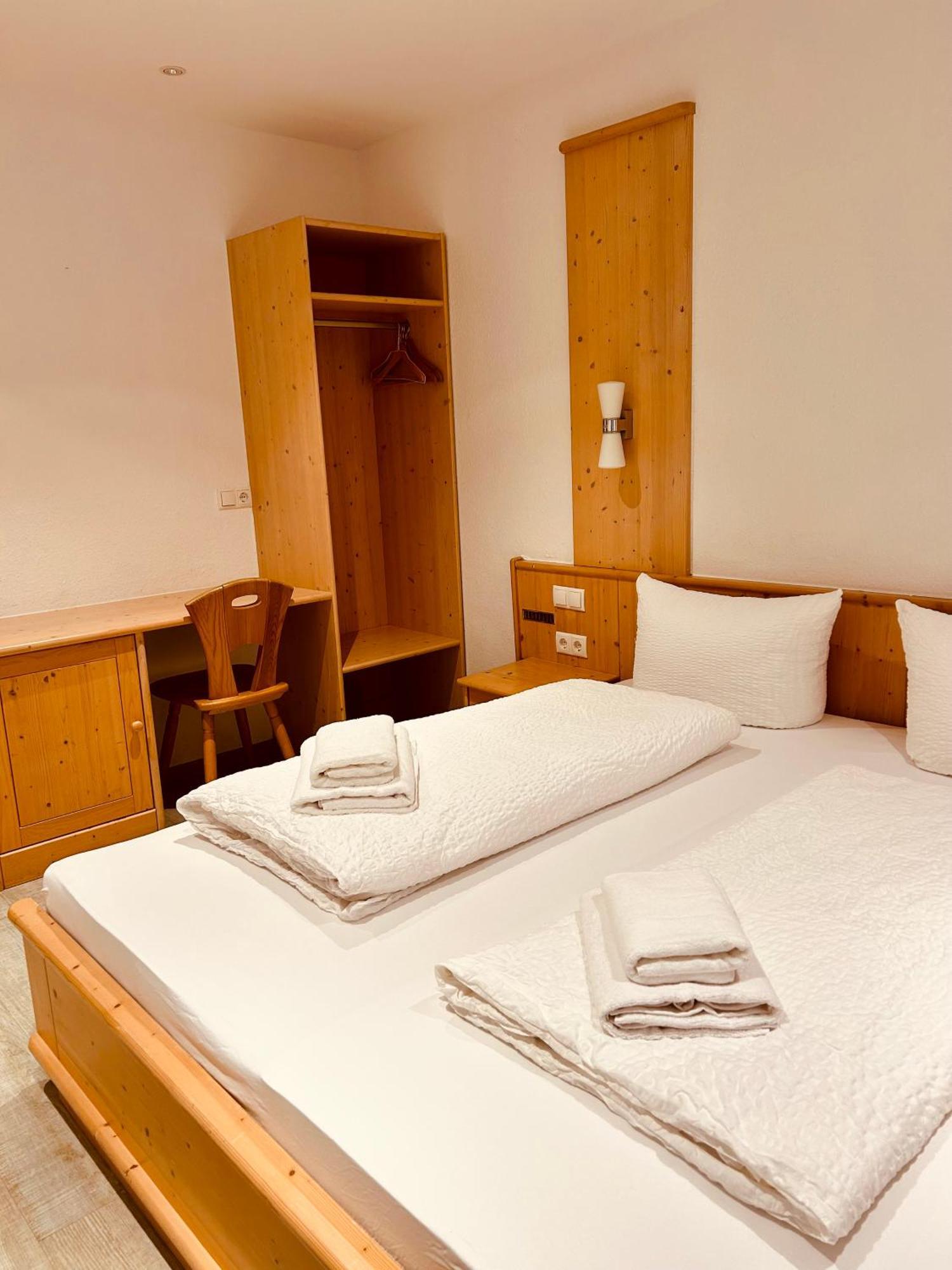 Gaestehaus Spoth Hotel รูสท์ ภายนอก รูปภาพ